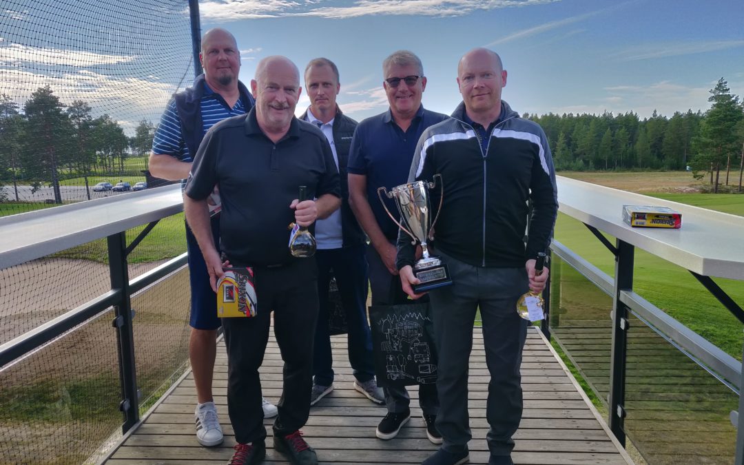 Rakentajat ja heidän sidosryhmänsä tukivat Virpiniemi Golfin junioritoimintaa